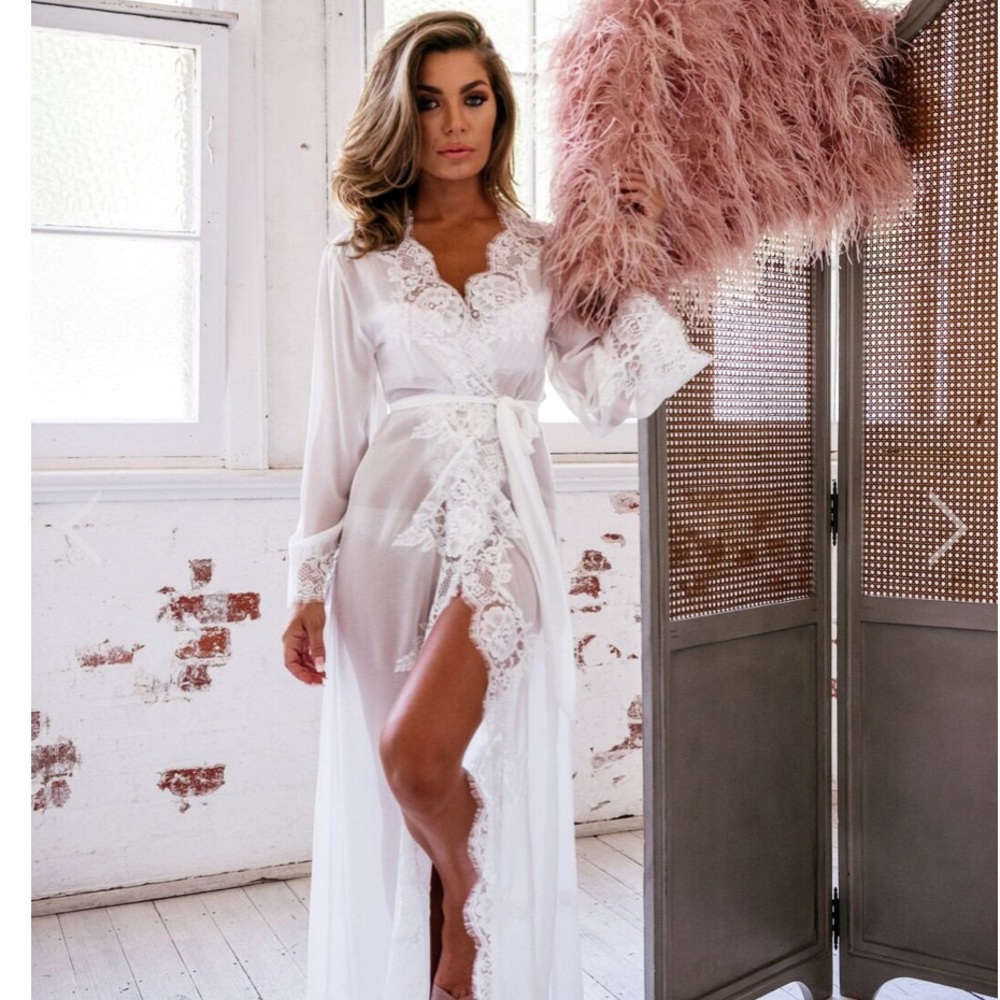 white lace homebodii robe